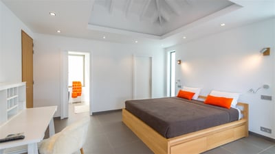 Bedroom 1: King size bed, (side rails for children, available on request), HD-TV with Apple TV, WIFI