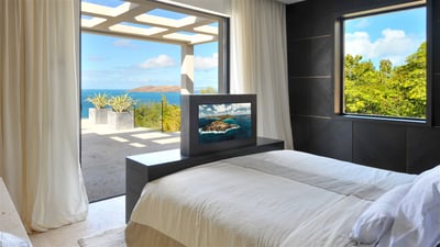 Bedroom 1: On the upper level. Queen size bed, air conditioning, HD-TV, Dish Network, safe