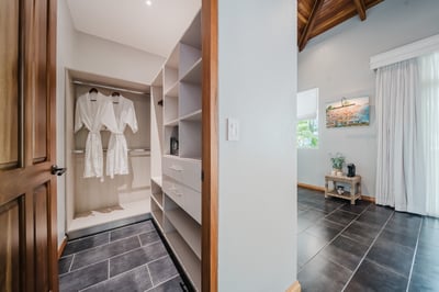 Luxury Villa Photo #18