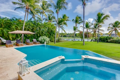 Luxury Villa Photo #7