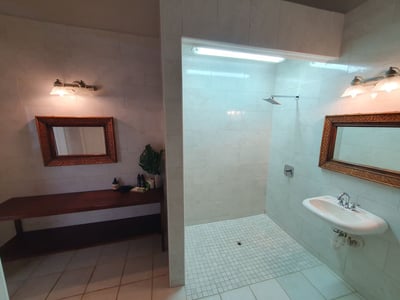 Luxury Villa Photo #30