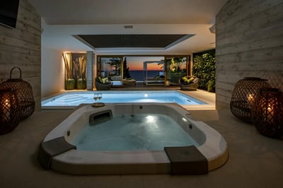 Luxury Villa Photo #8