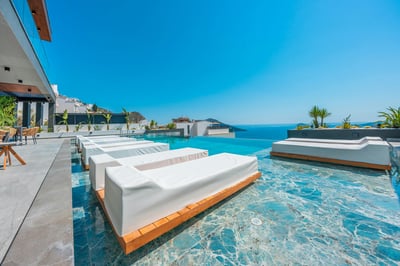 Luxury Villa Photo #5