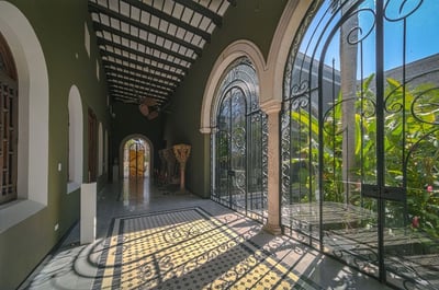 Luxury Villa Photo #9