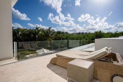 Luxury Villa Photo #50