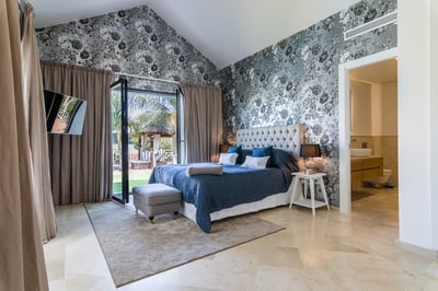 Luxury Villa Photo #20