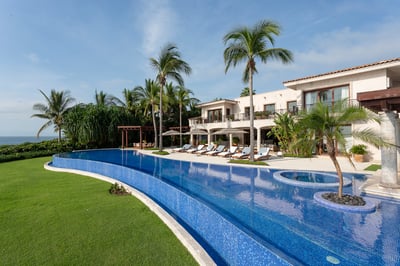 Luxury Villa Photo #5