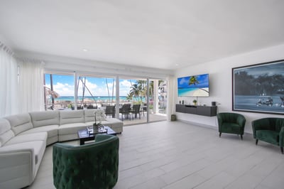 Luxury Villa Photo #16