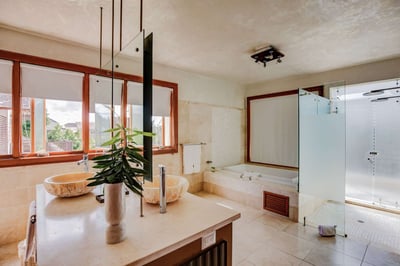 Luxury Villa Photo #37