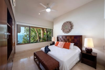 Luxury Villa Photo #37