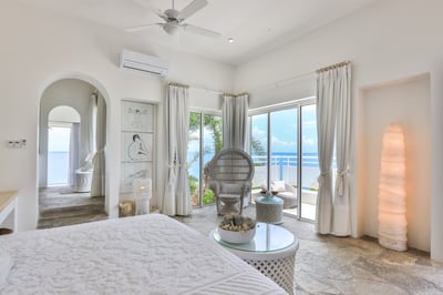 Luxury Villa Photo #37