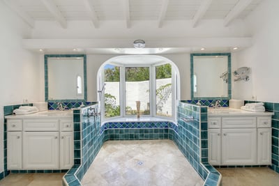 Luxury Villa Photo #24
