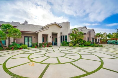 Luxury Villa Photo #18