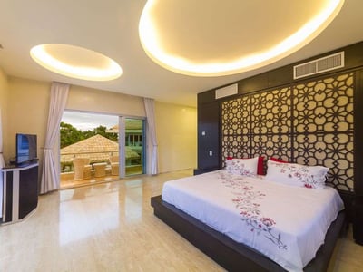 Luxury Villa Photo #23