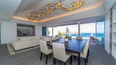 Kitchen & Dining Area