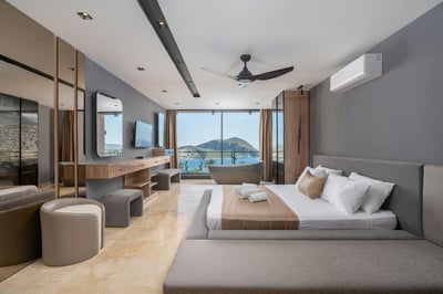 Luxury Villa Photo #25