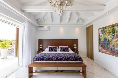 Luxury Villa Photo #30