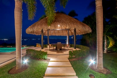 Luxury Villa Photo #6