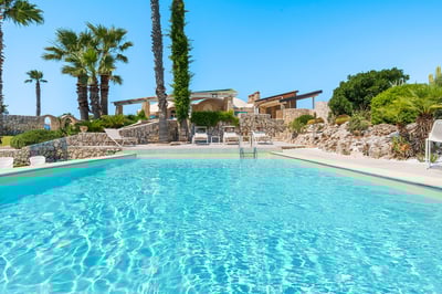 Luxury Villa Photo #3