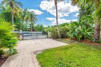 Luxury Villa Photo #9