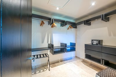 Luxury Villa Photo #36