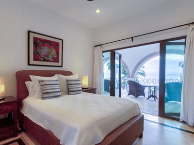 Luxury Villa Photo #32