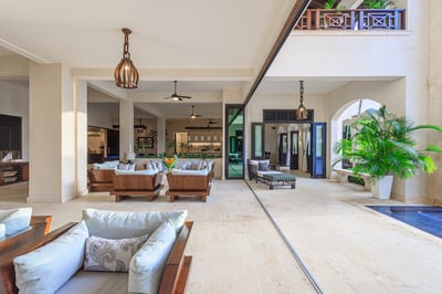 Luxury Villa Photo #26