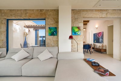 Luxury Villa Photo #20