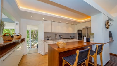 Luxury Villa Photo #16