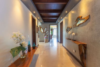 Luxury Villa Photo #12