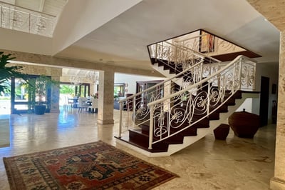 Luxury Villa Photo #16