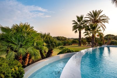 Luxury Villa Photo #4
