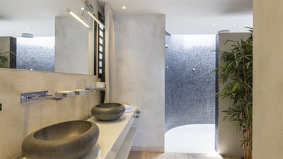 Luxury Villa Photo #45