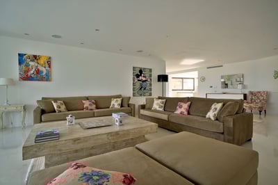 Luxury Villa Photo #22