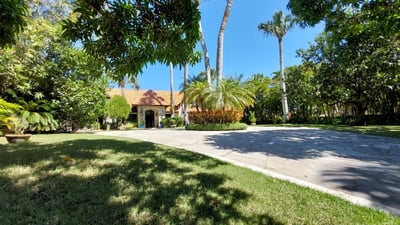 Luxury Villa Photo #28