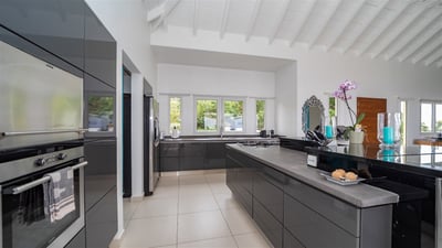 Kitchen & Dining Area