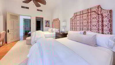 Luxury Villa Photo #38