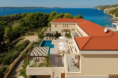 Luxury Villa Photo #3