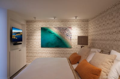 Bedroom 4: Facing the view. King size bed, air conditioning, HD-TV, Dish Network and DVD player, tel