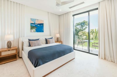 Luxury Villa Photo #12