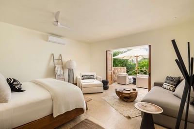 Luxury Villa Photo #30