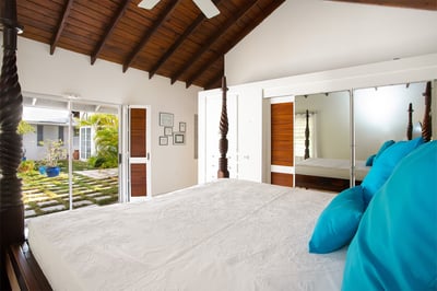 Luxury Villa Photo #32