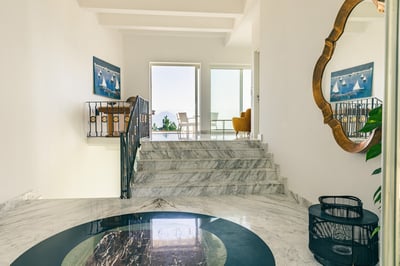Luxury Villa Photo #15