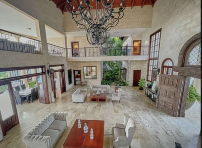 Luxury Villa Photo #13