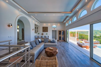 Luxury Villa Photo #11