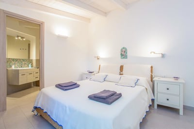 Luxury Villa Photo #14