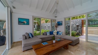 Luxury Villa Photo #21