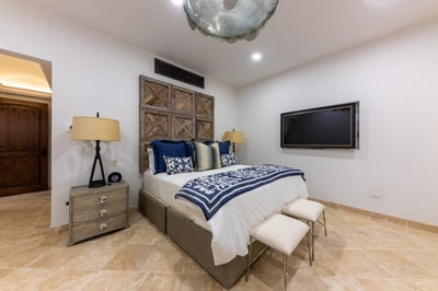 Luxury Villa Photo #41