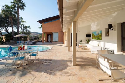 Luxury Villa Photo #11