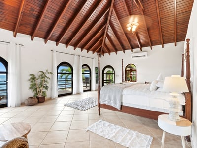 Luxury Villa Photo #22